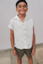 bermuda infantil masculina com cós de elástico e bolsos
