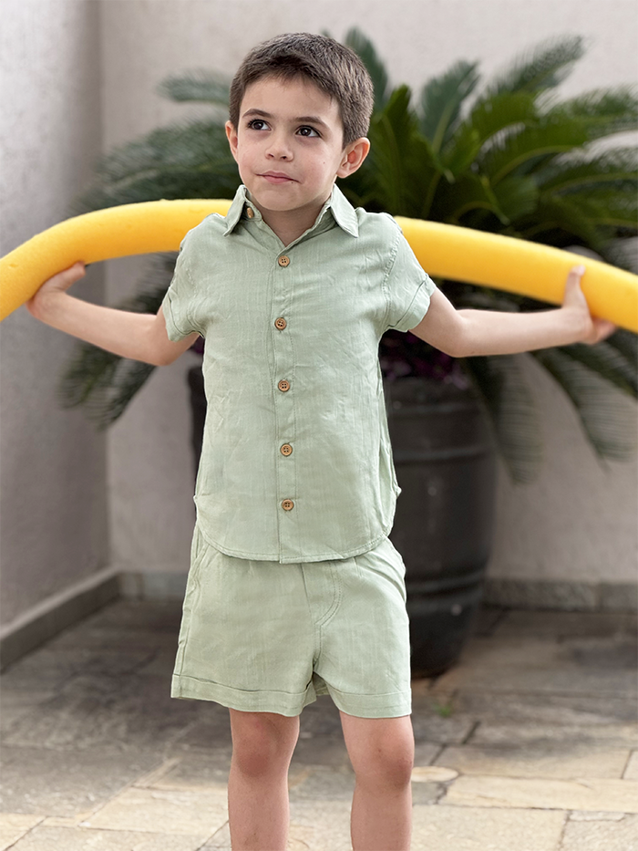 look total olivo kids, Camisa tecido liso infantil e bermuda tecido liso